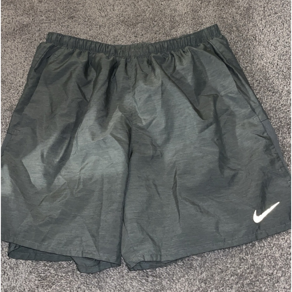 Nike Solid Lap 7” Shorts